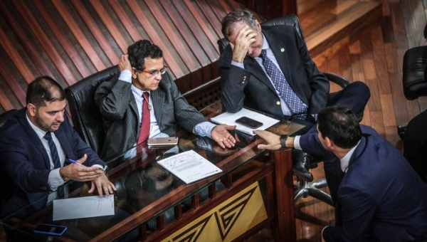 Exoneração de apadrinhados políticos causou desgaste entre o governo e sua base na Assembleia